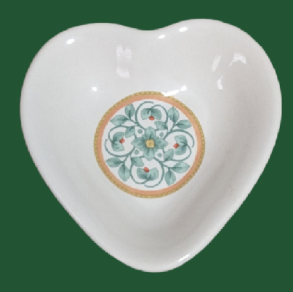 Vintage 2004 Pfaltzgraff Stoneware "French Quarter" Heart Shaped Dish EUC